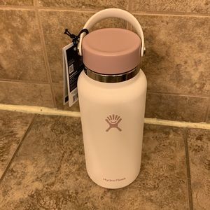 NWT Hydro Flask in Juneberry! RARE!